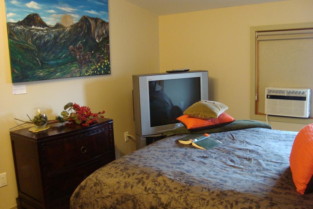 Ypc Fitness & Accomodations Invermere Pokoj fotografie
