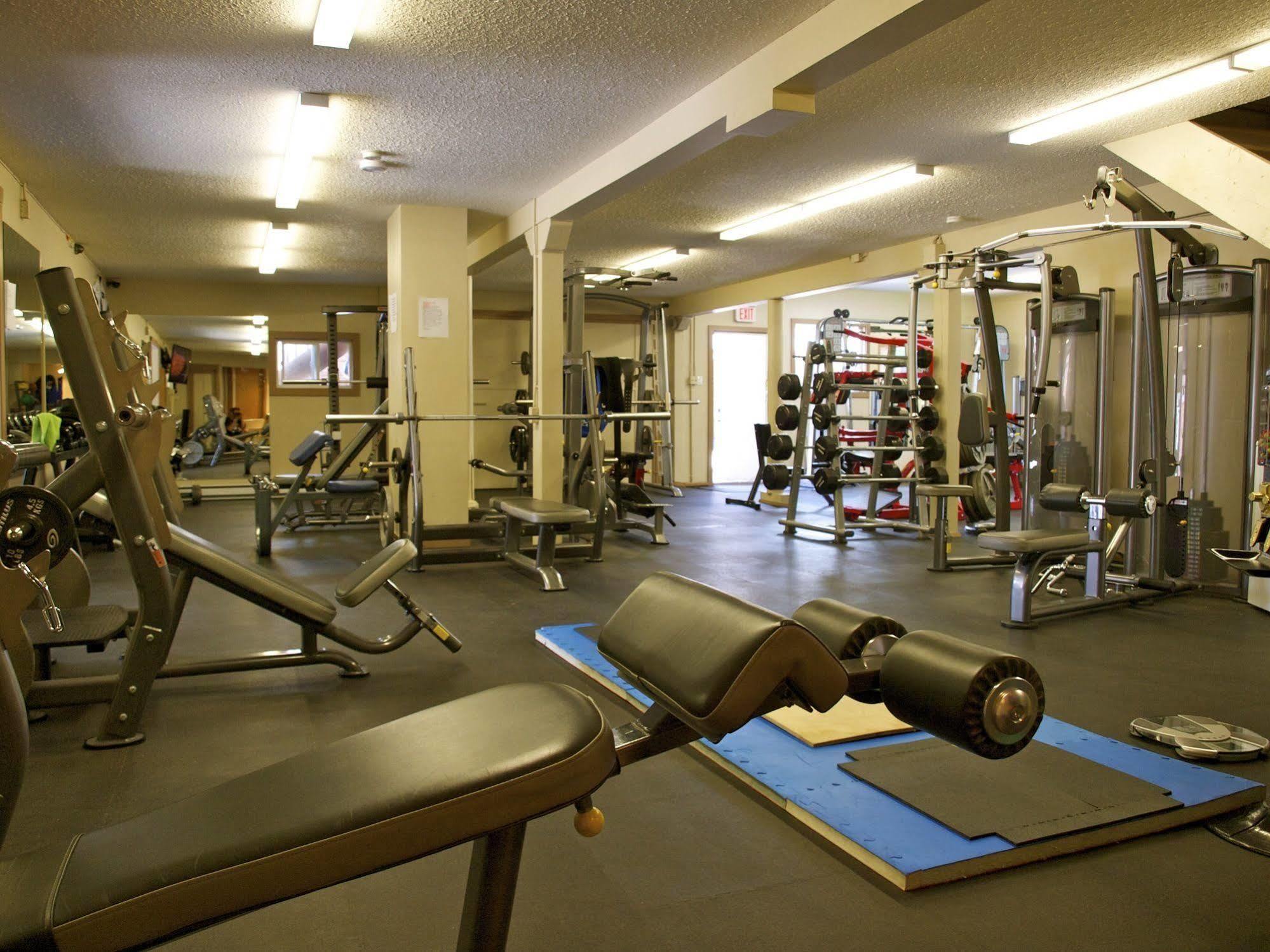 Ypc Fitness & Accomodations Invermere Exteriér fotografie